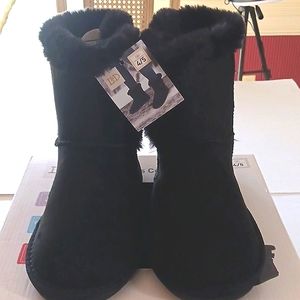 NWT Cute Girl's Cozy Boots With Faux Suede Bows & Stars Black Boots Size 4/5